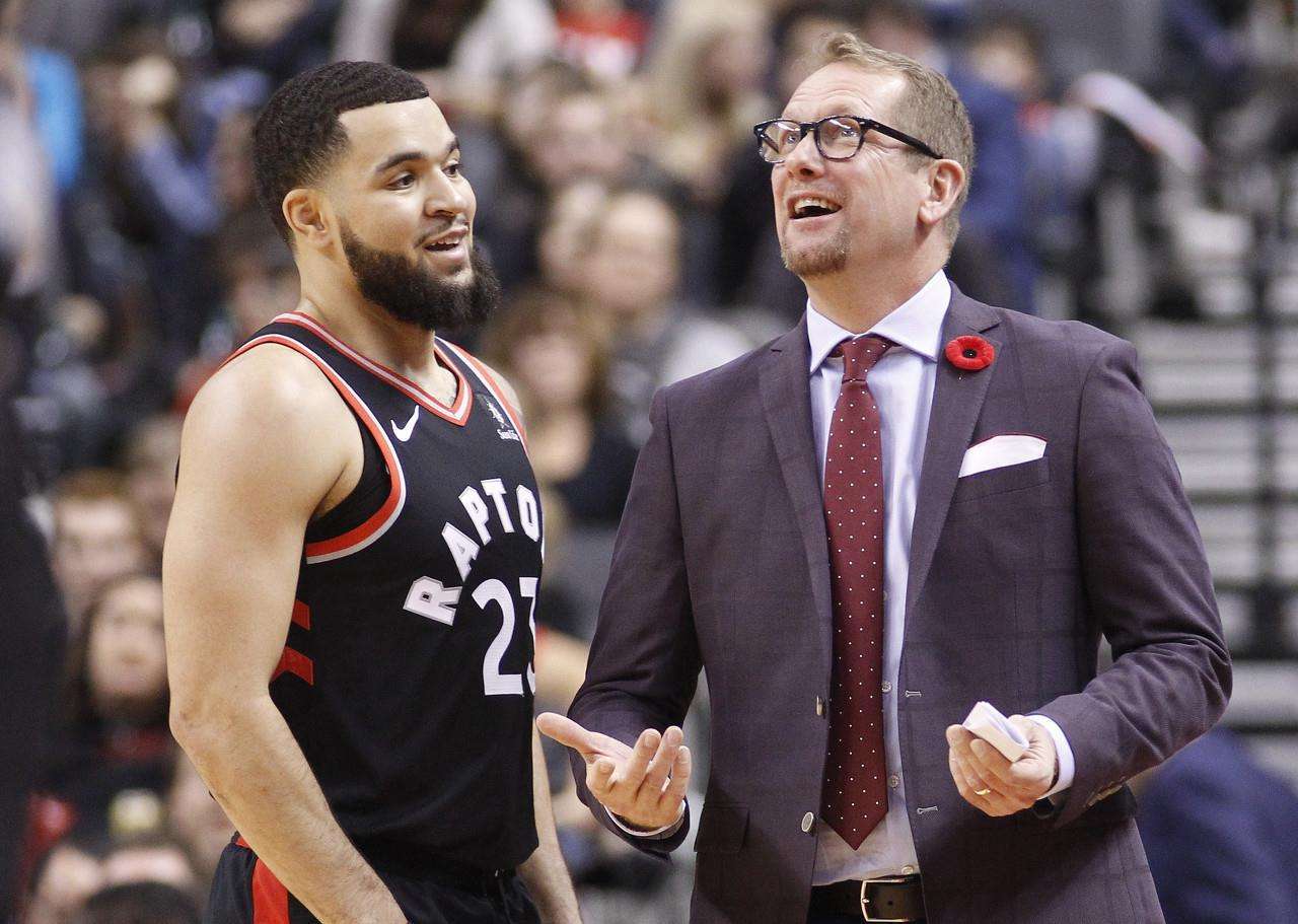 與進攻球員 與進攻球員