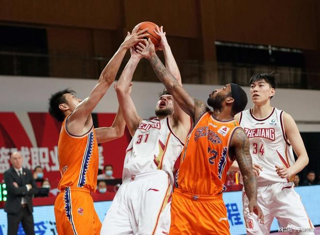 在球场上 在球场上